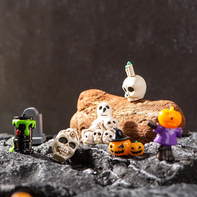2025 Figurines Miniatures Pumpkin Skeleton Mummy Skull Micro Landscape Ornaments For Halloween Decorations Hoom Desk Accessories