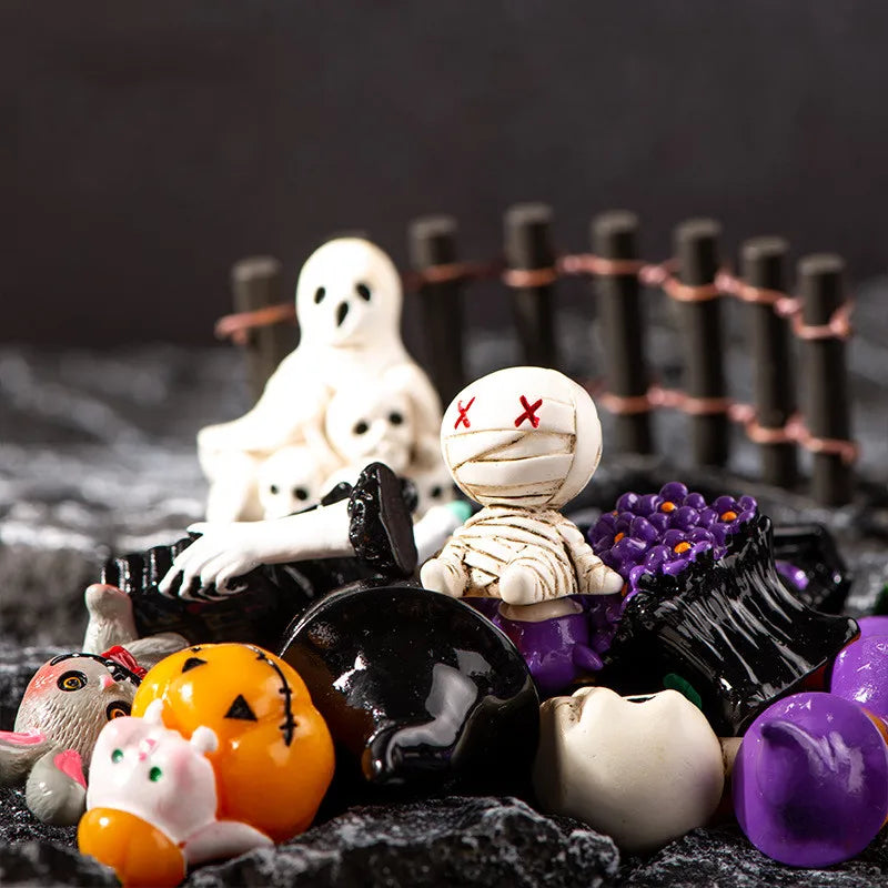 2025 Figurines Miniatures Pumpkin Skeleton Mummy Skull Micro Landscape Ornaments For Halloween Decorations Hoom Desk Accessories