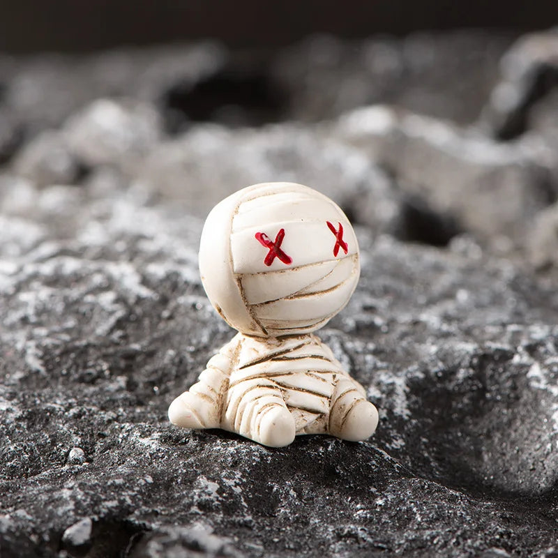 2025 Figurines Miniatures Pumpkin Skeleton Mummy Skull Micro Landscape Ornaments For Halloween Decorations Hoom Desk Accessories