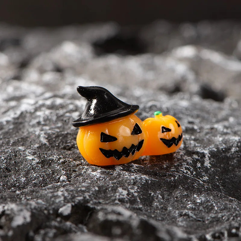 2025 Figurines Miniatures Pumpkin Skeleton Mummy Skull Micro Landscape Ornaments For Halloween Decorations Hoom Desk Accessories