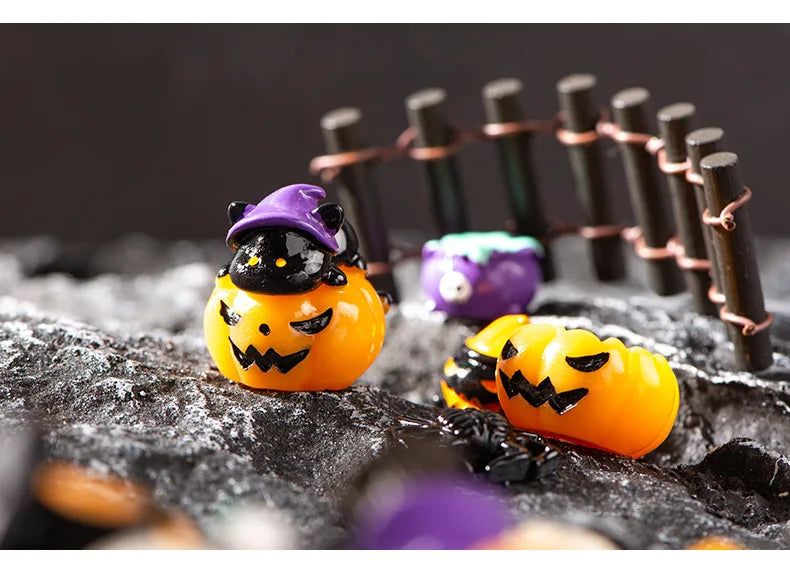 2025 Figurines Miniatures Pumpkin Skeleton Mummy Skull Micro Landscape Ornaments For Halloween Decorations Hoom Desk Accessories